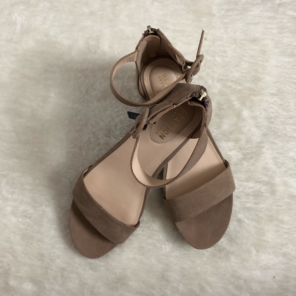 NWT Kenneth Cole Reaction Late Vibe Sandal Nude